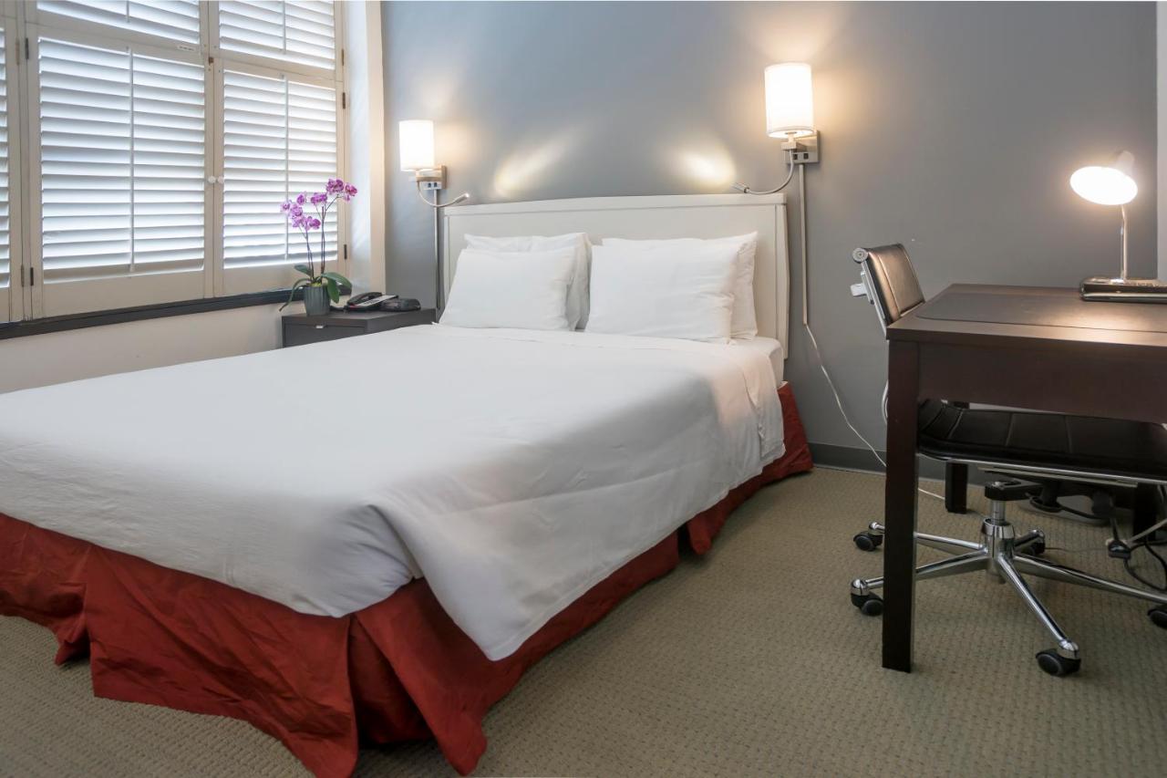 Deluxe Queen Room at Grant Plaza Hotel