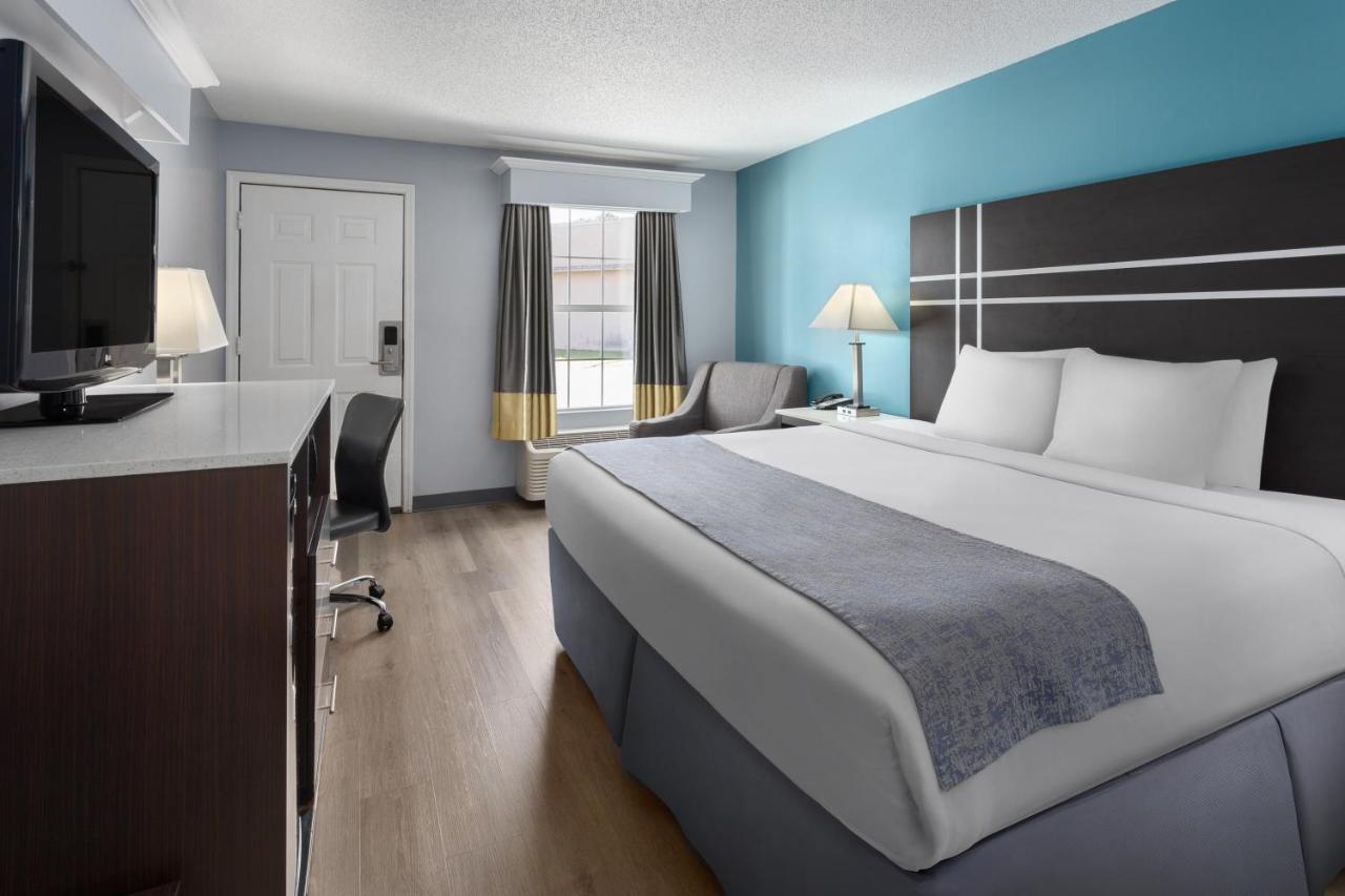 King Room - Disability Access - Non-Smoking at Baymont by Wyndham Brunswick GA