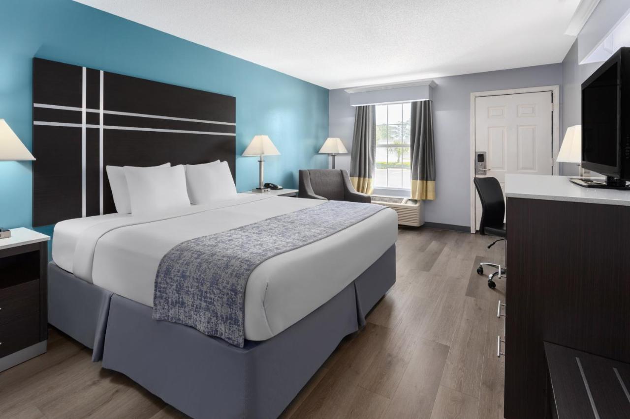 King Room - Non-Smoking at Baymont by Wyndham Brunswick GA
