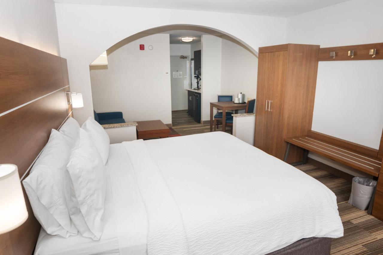 | Holiday Inn Express & Suites Stroudsburg-Poconos