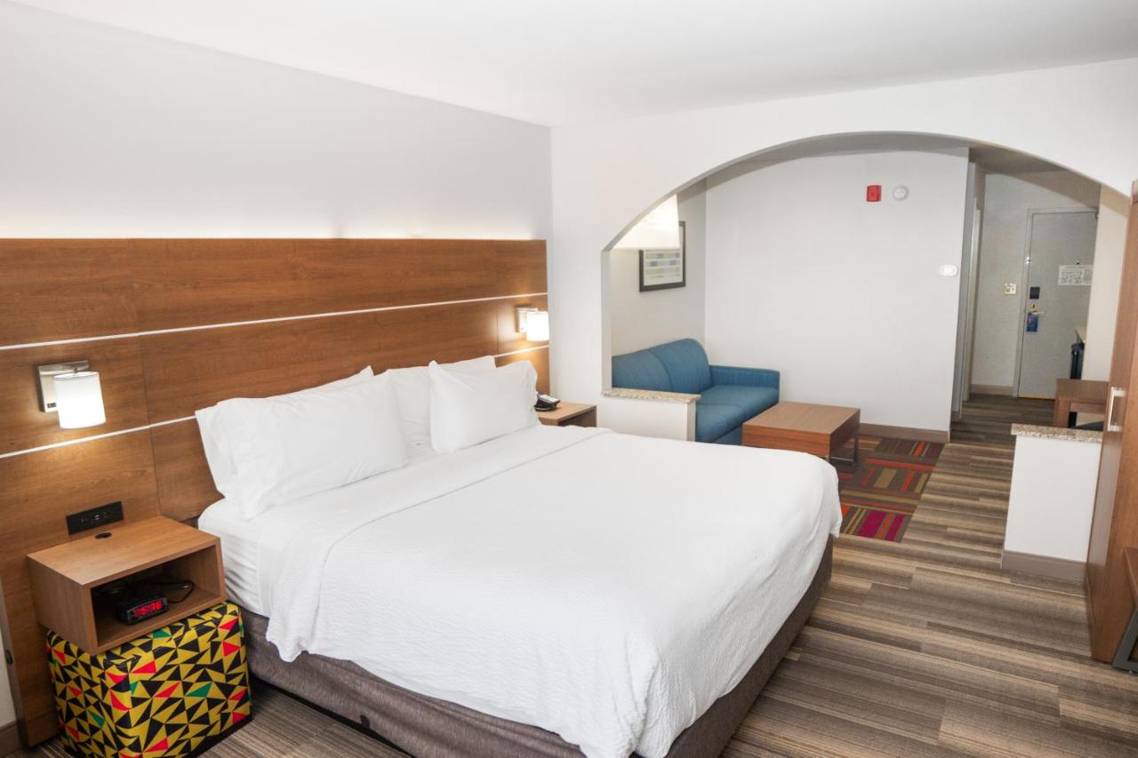 | Holiday Inn Express & Suites Stroudsburg-Poconos