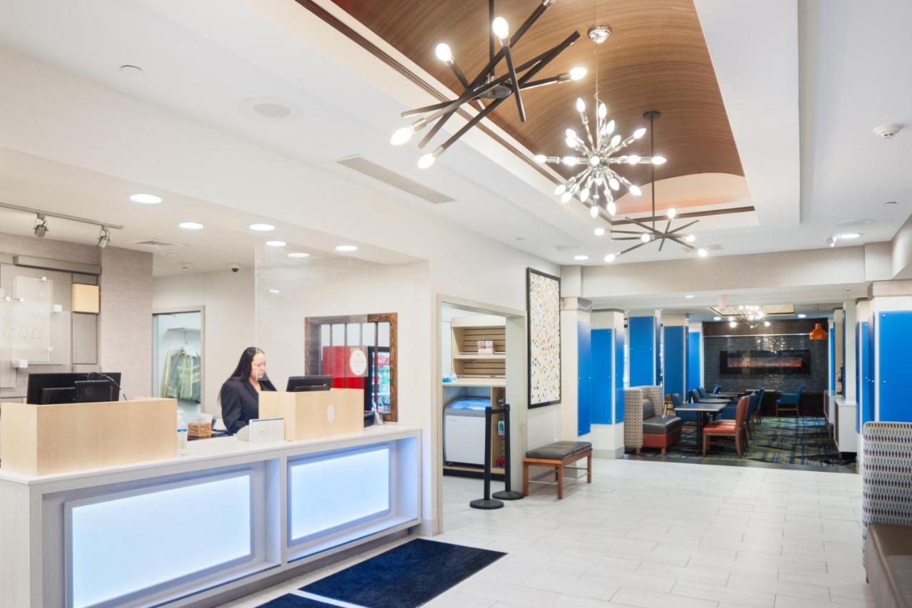  | Holiday Inn Express & Suites Stroudsburg-Poconos