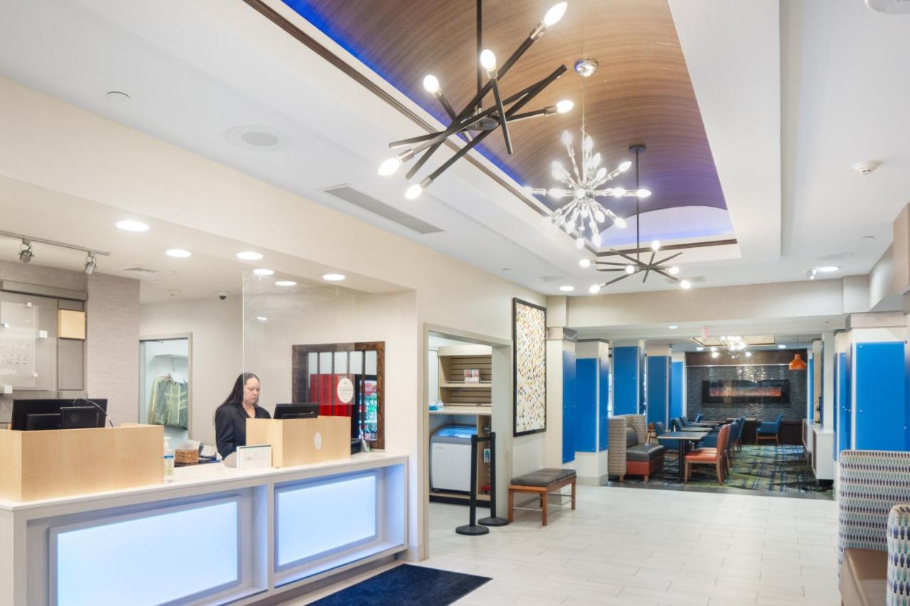| Holiday Inn Express & Suites Stroudsburg-Poconos