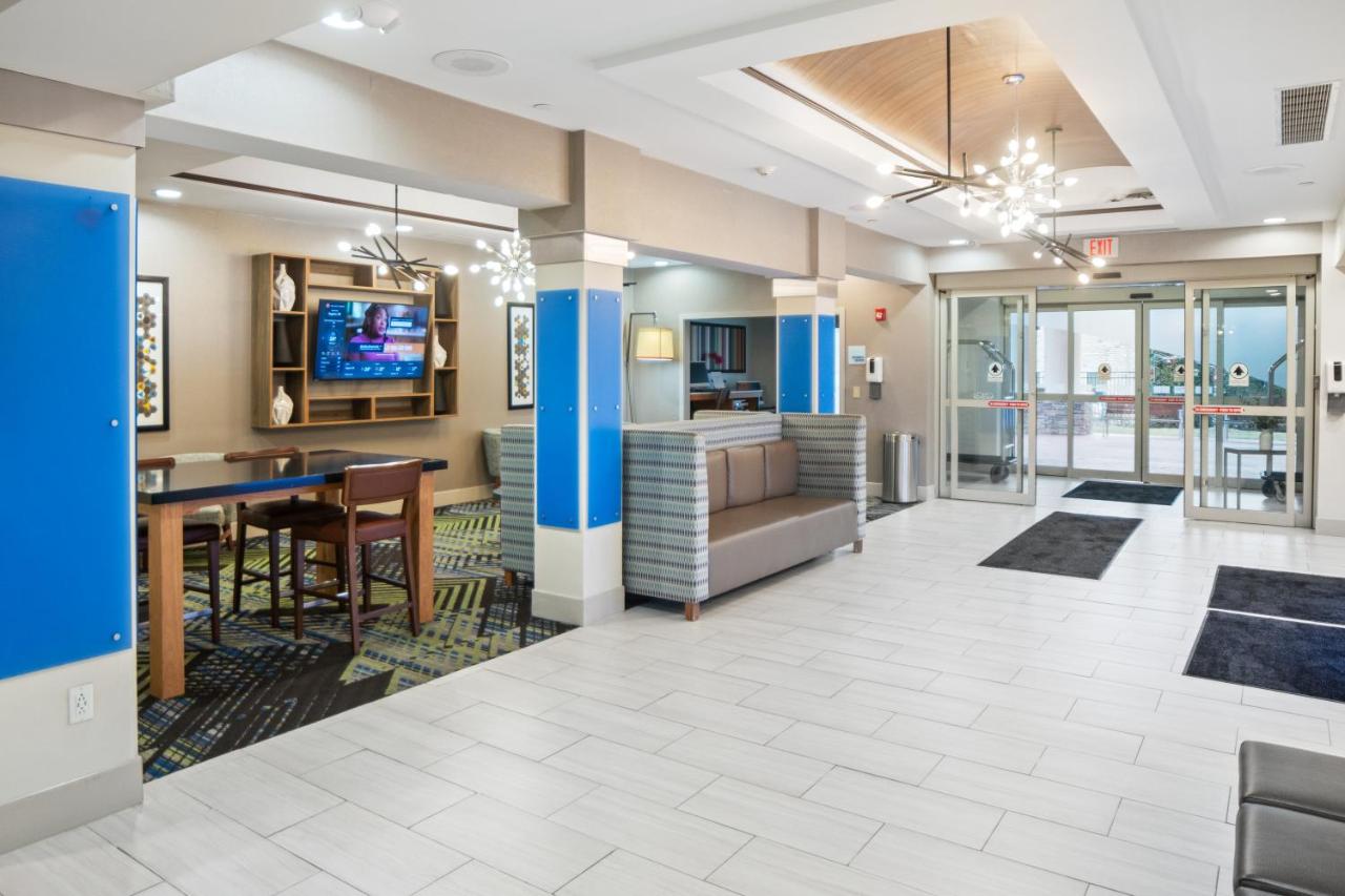 | Holiday Inn Express & Suites Stroudsburg-Poconos