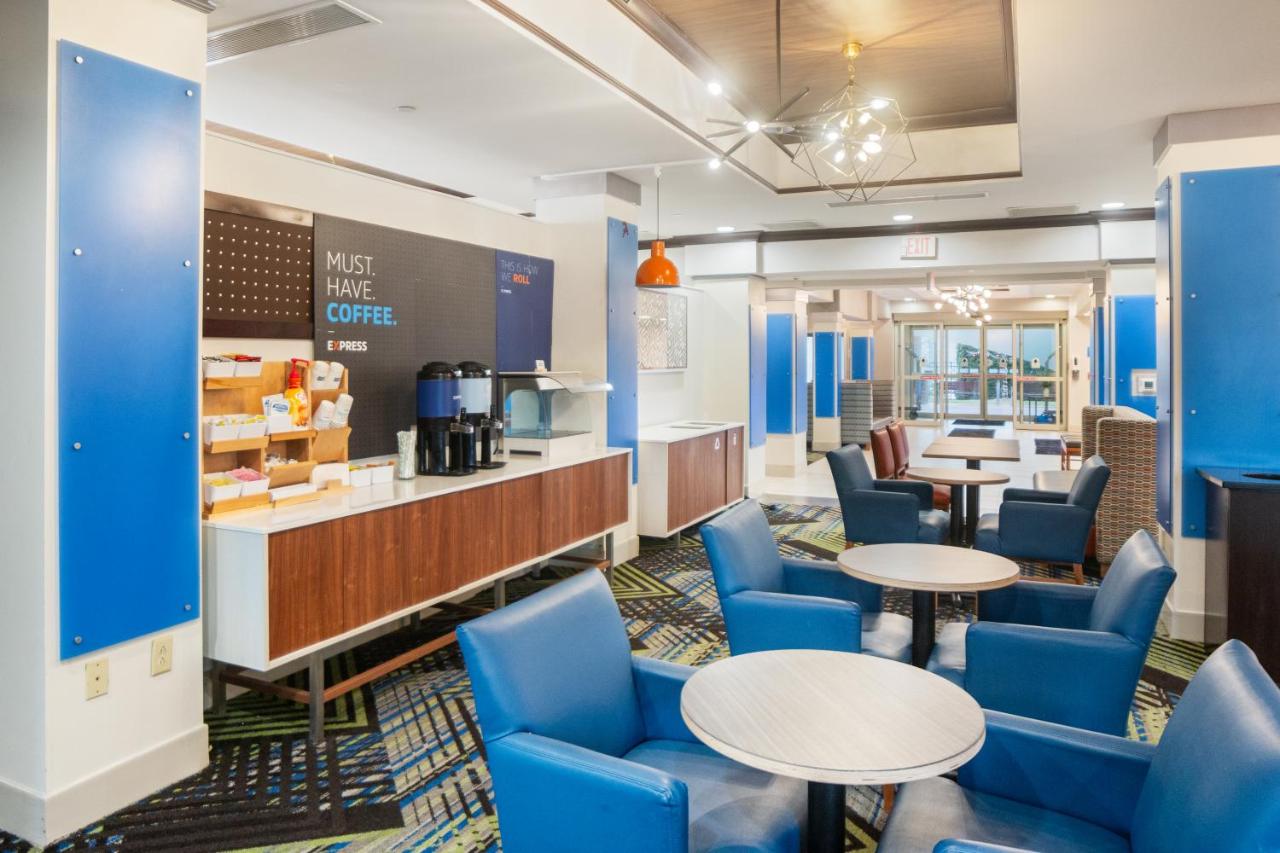 | Holiday Inn Express & Suites Stroudsburg-Poconos