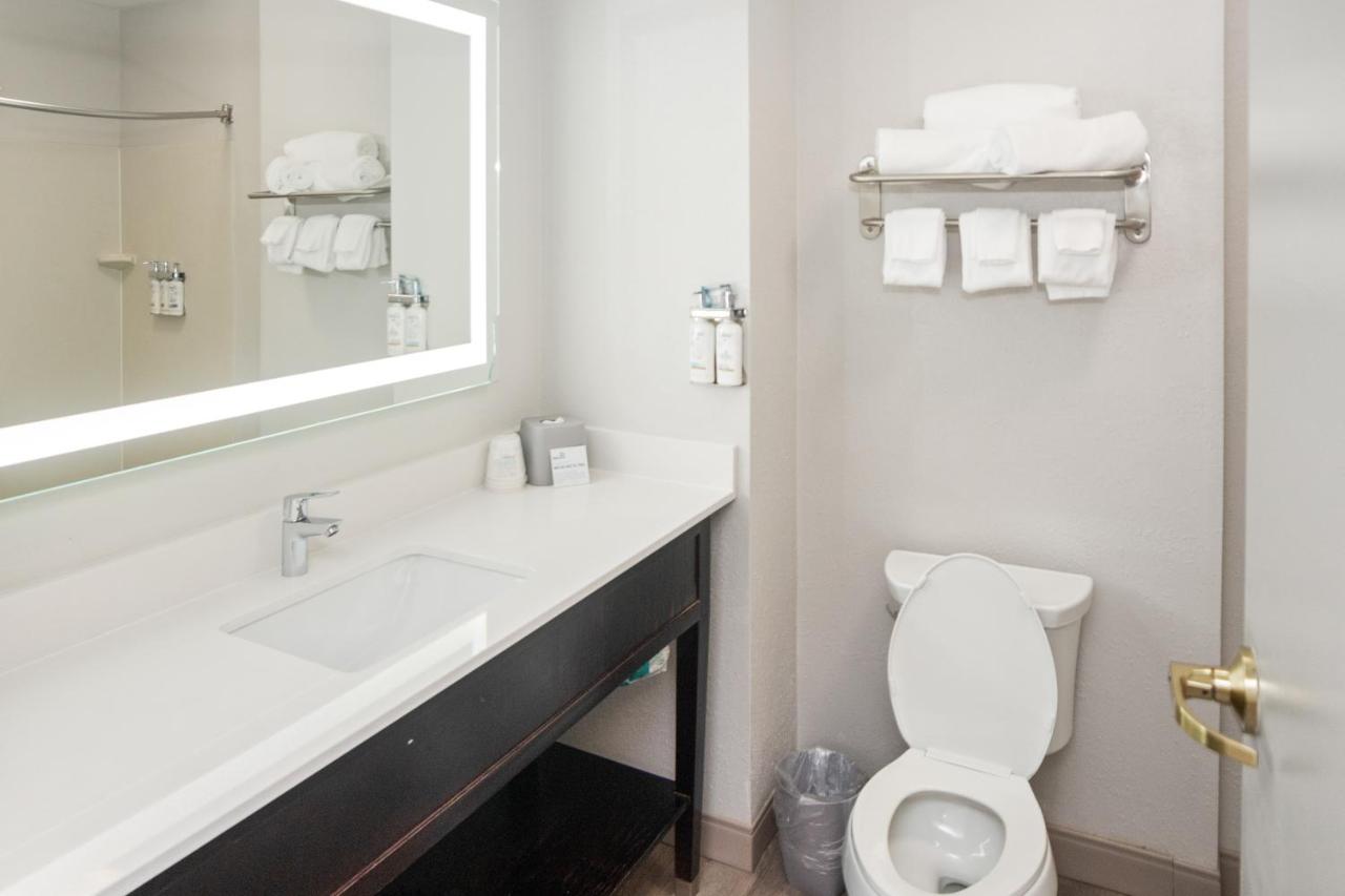 | Holiday Inn Express & Suites Stroudsburg-Poconos