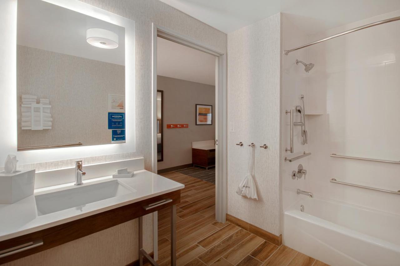 | Hampton Inn & Suites Dayton-Vandalia