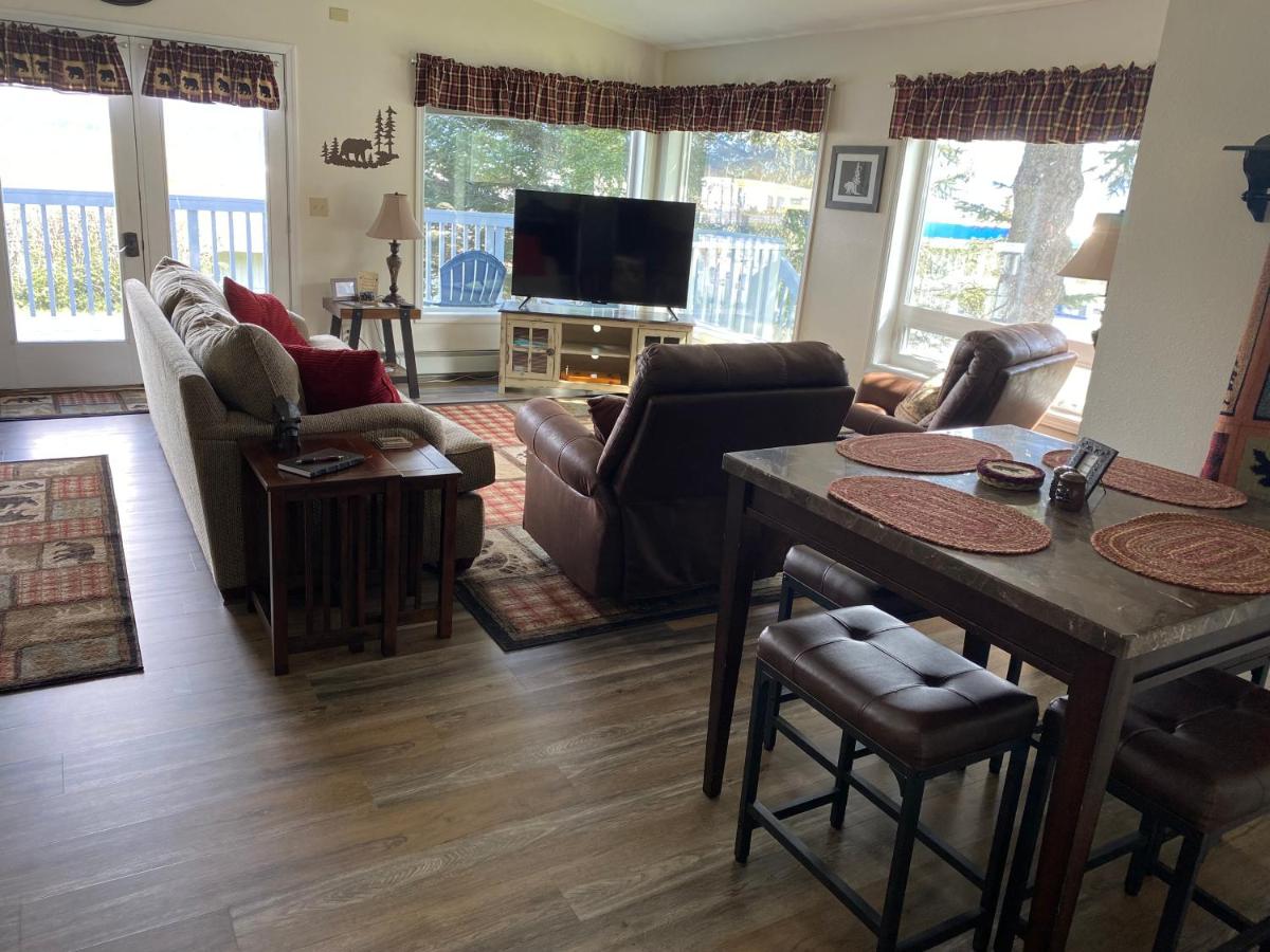 | Bears Den Alaska Lodging