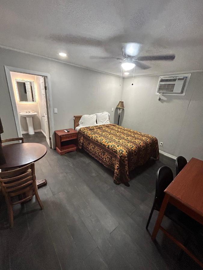  | Hill Country Inn