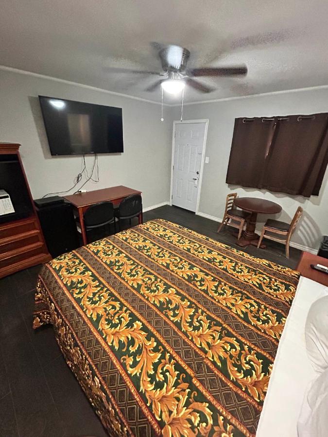  | Hill Country Inn