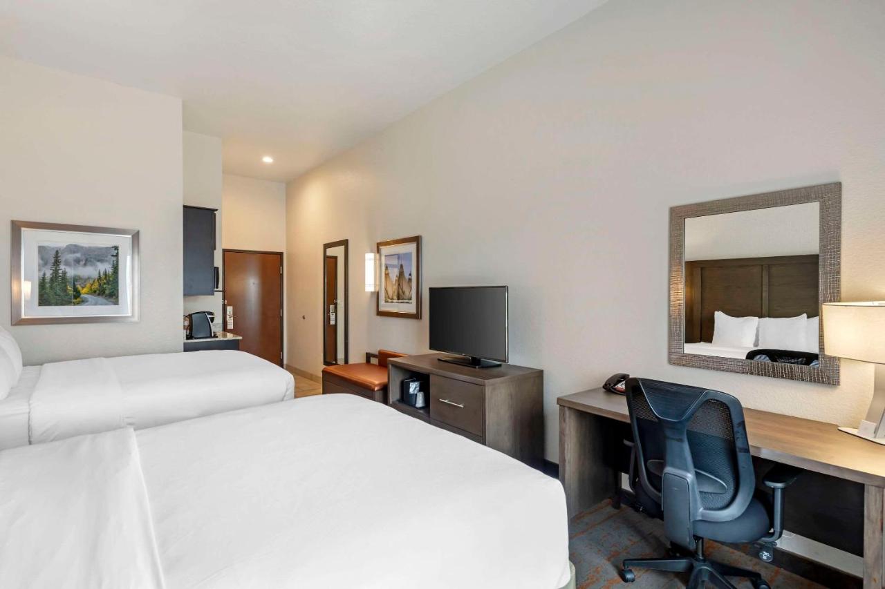 Queen Room with Two Queen Beds - Non-Smoking at Comfort Inn & Suites Brighton Denver NE Medical Center