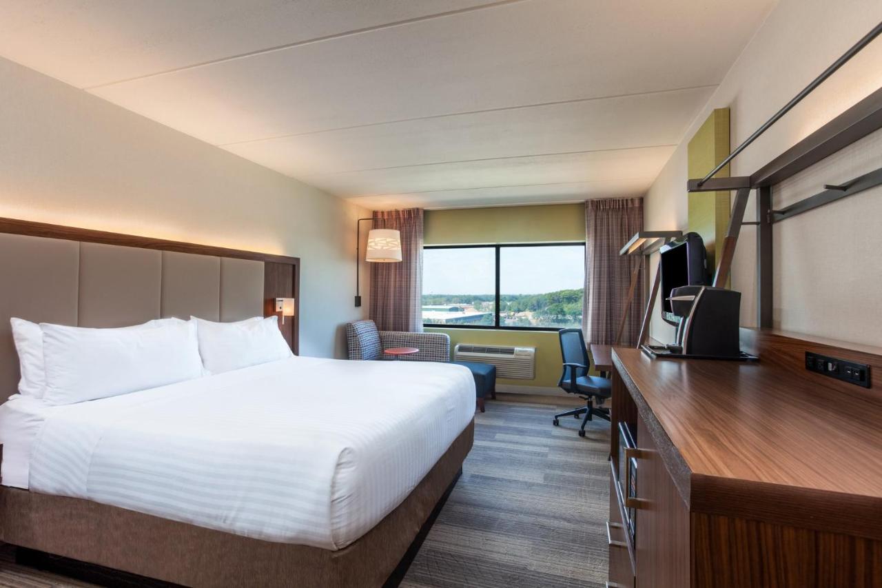 | Holiday Inn Express Hauppauge, an IHG Hotel