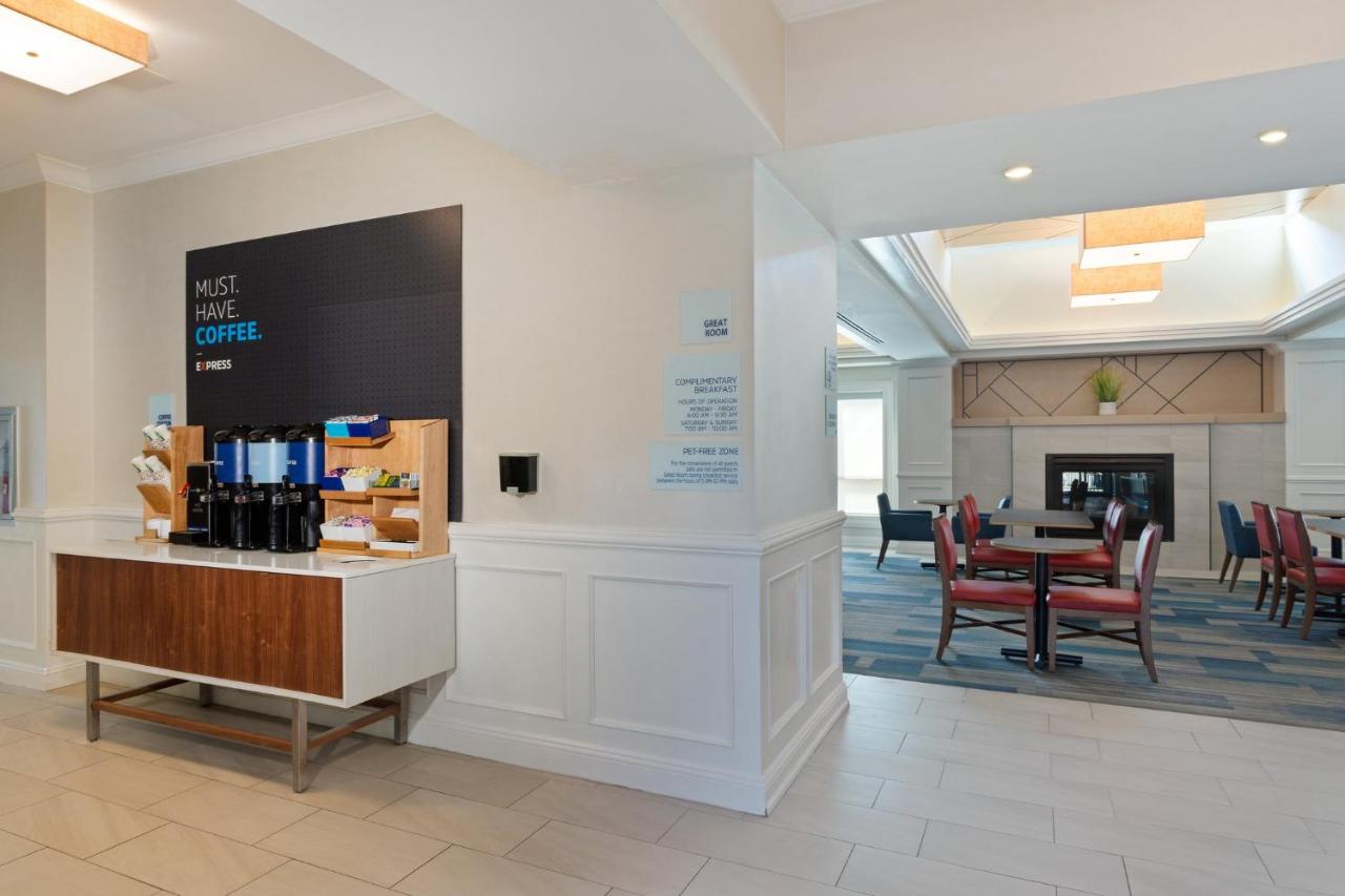 | Holiday Inn Express Hauppauge, an IHG Hotel