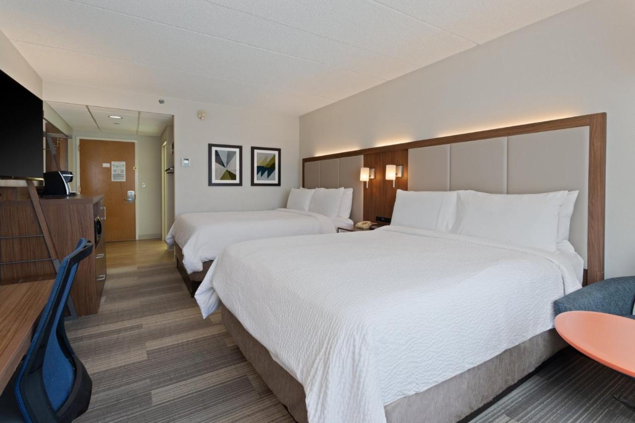 | Holiday Inn Express Hauppauge, an IHG Hotel