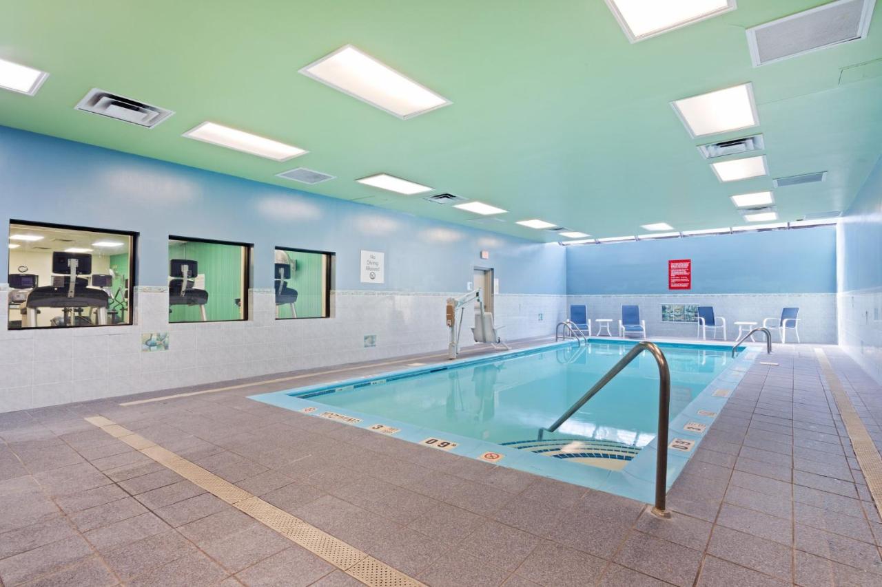 | Holiday Inn Express Hauppauge, an IHG Hotel