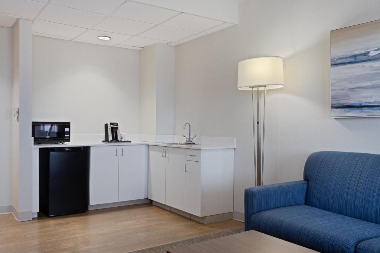 | Holiday Inn Express Hauppauge, an IHG Hotel