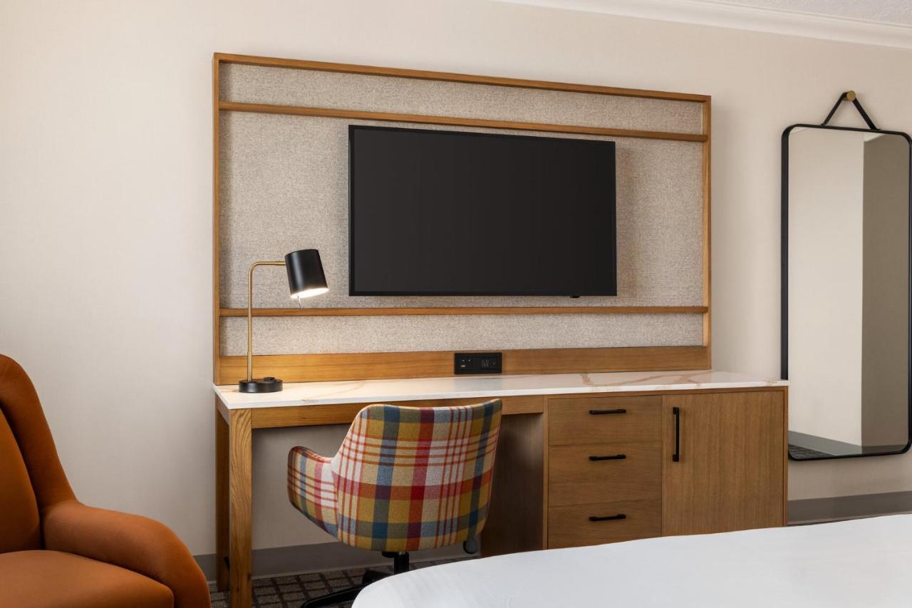 Deluxe Room at Crowne Plaza Louisville Airport Expo Ctr by IHG