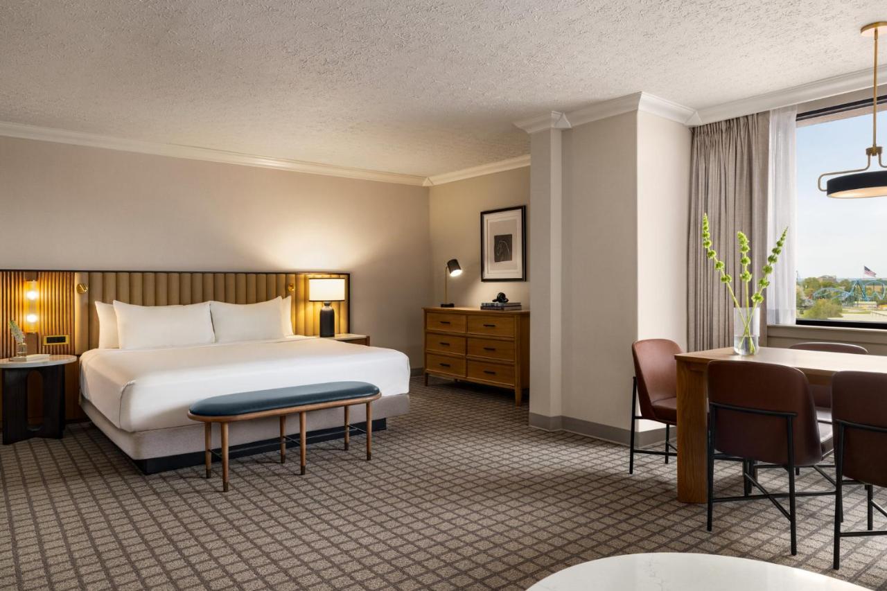 | Crowne Plaza Louisville Airport Expo Center, an IHG Hotel