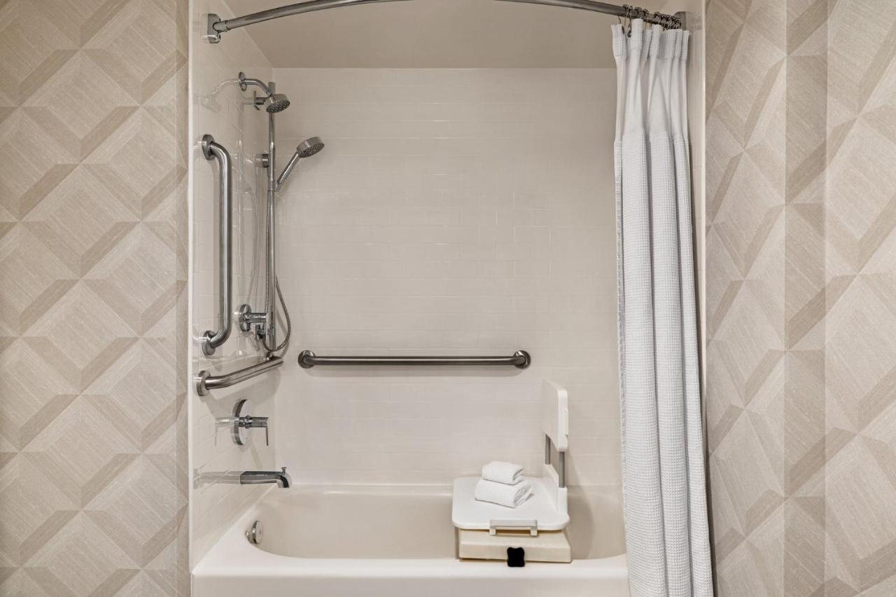  | Crowne Plaza Louisville Airport Expo Center, an IHG Hotel
