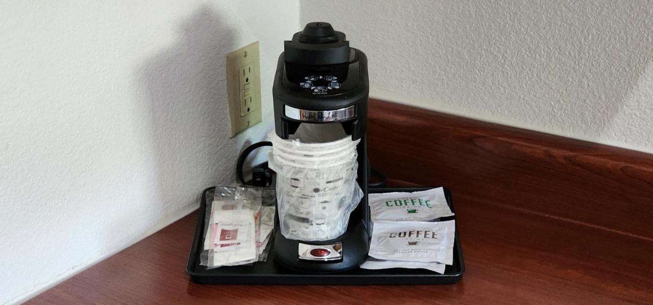 Queen Suite with Sofa Bed - Non-Smoking at All Towne Suites