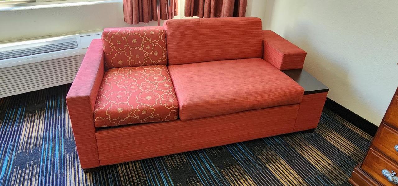 Queen Suite with Sofa Bed - Non-Smoking at All Towne Suites