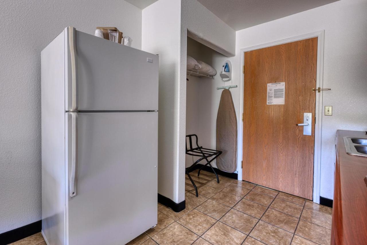 Queen Suite with Sofa Bed - Non-Smoking at All Towne Suites