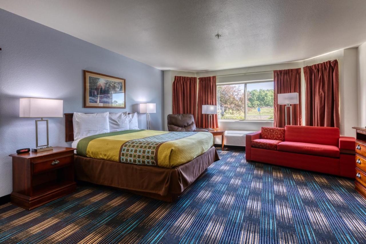 Queen Suite with Sofa Bed - Non-Smoking at All Towne Suites