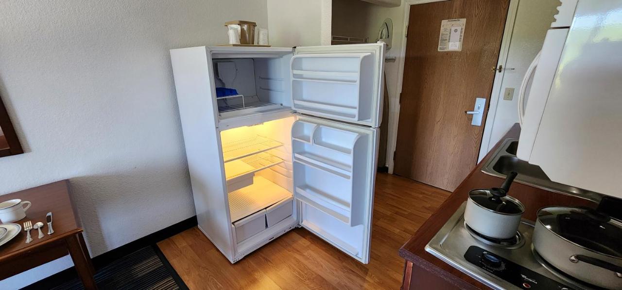 Double Room with Shared Bathroom at All Towne Suites