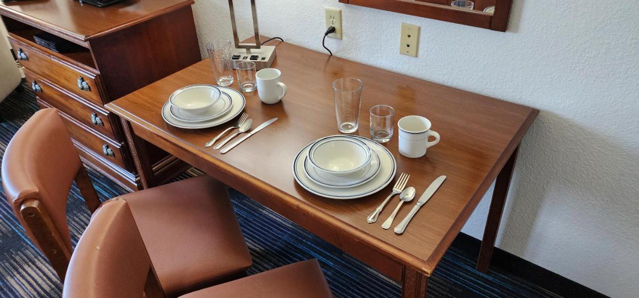 Double Room with Shared Bathroom at All Towne Suites