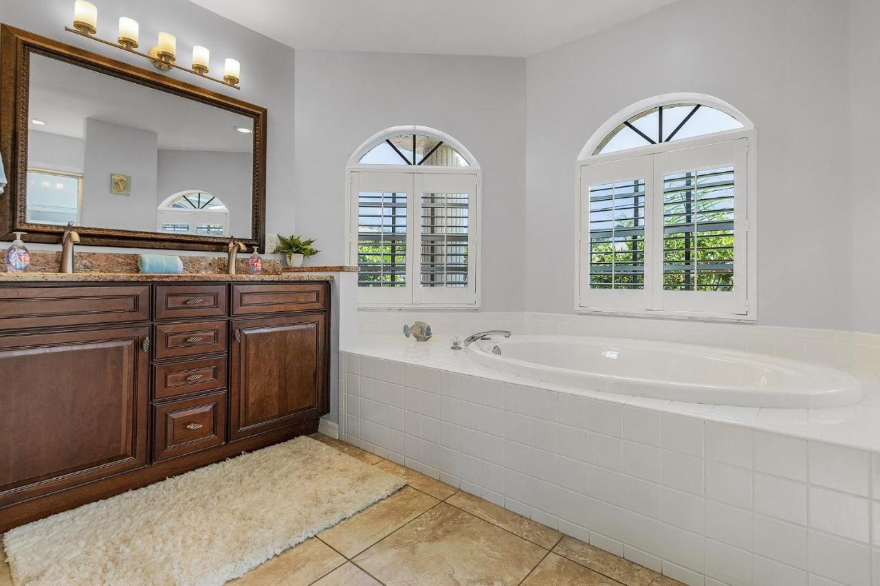 | Waterfront Villa Key Largo SW Cape ID1512