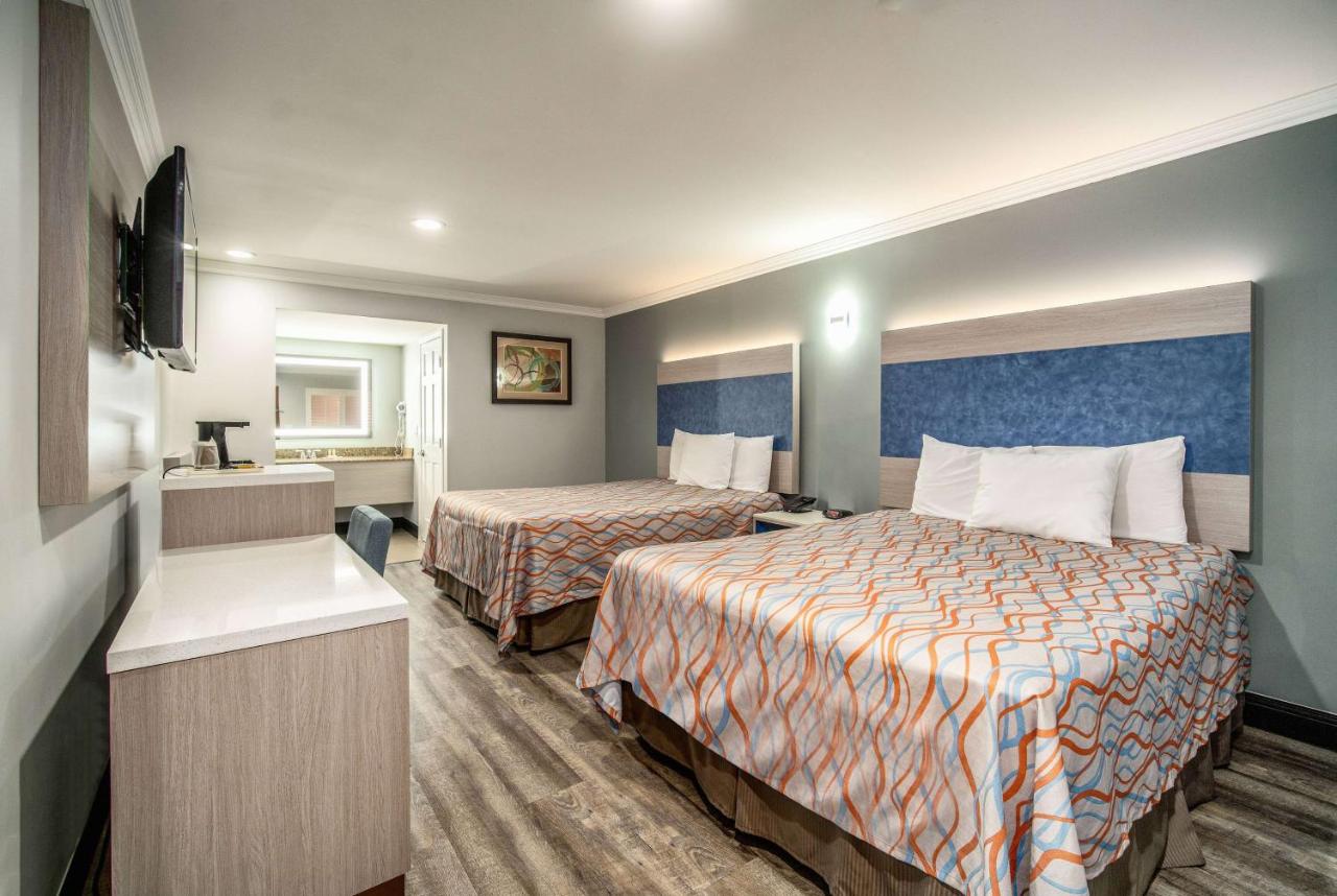 Queen Room with Two Queen Beds - Mobility/Hearing Accessible - Non-Smoking
 at Travelodge Inn & Suites by Wyndham Bell Los Angeles Area
