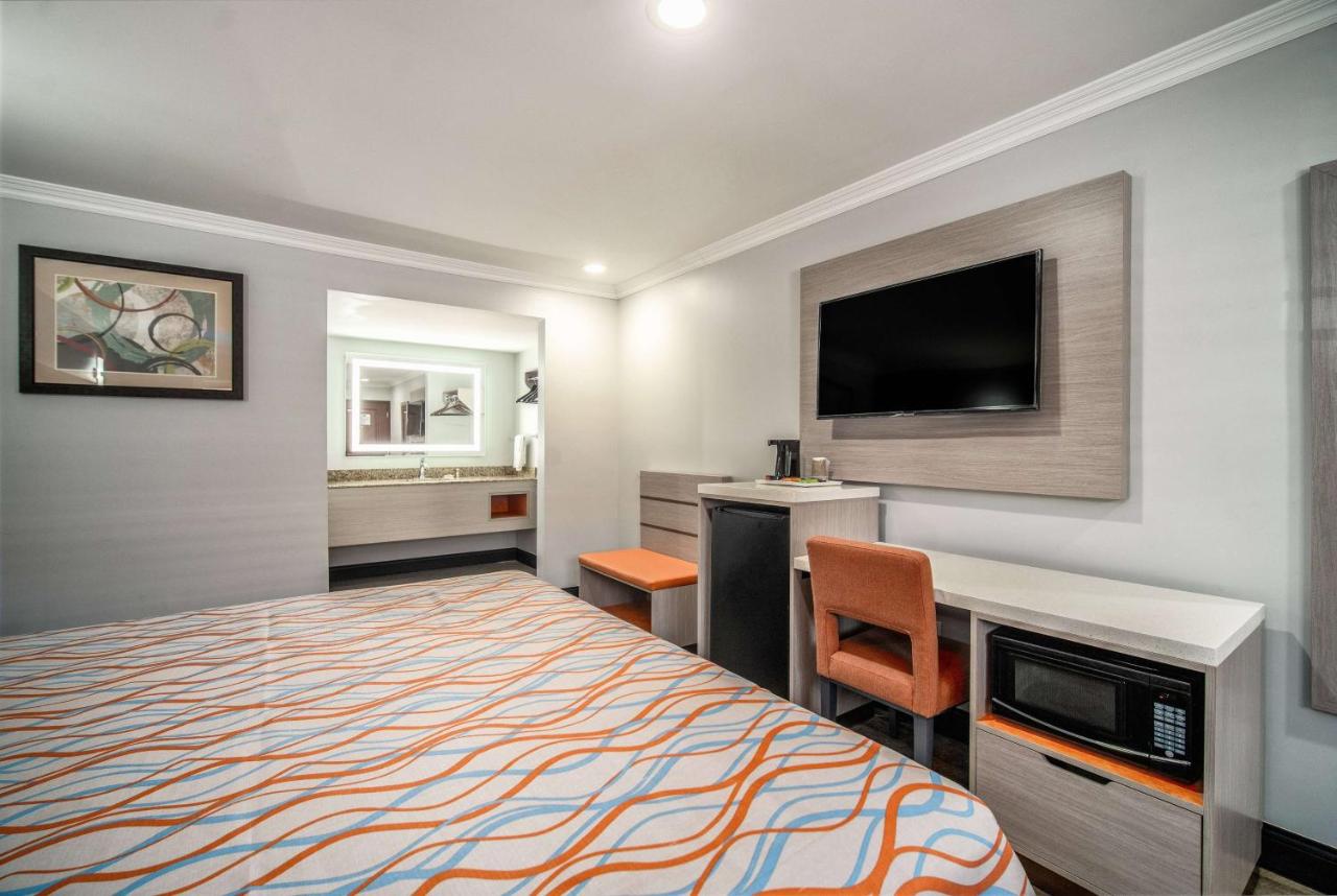 Travelodge Inn & Suites by Wyndham Bell Los Angeles Area