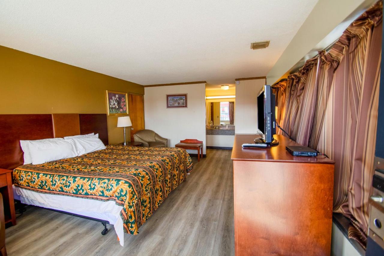 | Holiday Lodge Virginia