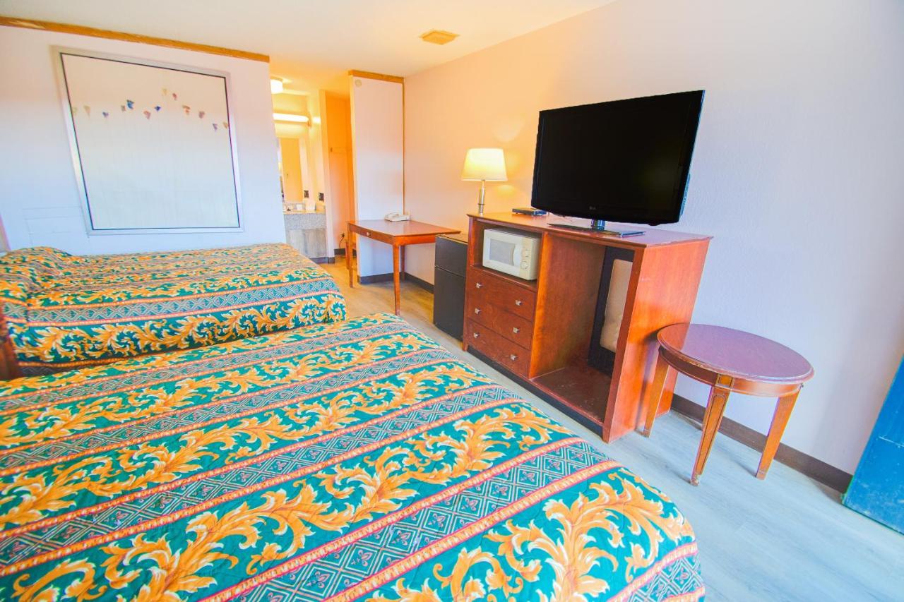 | Holiday Lodge Virginia