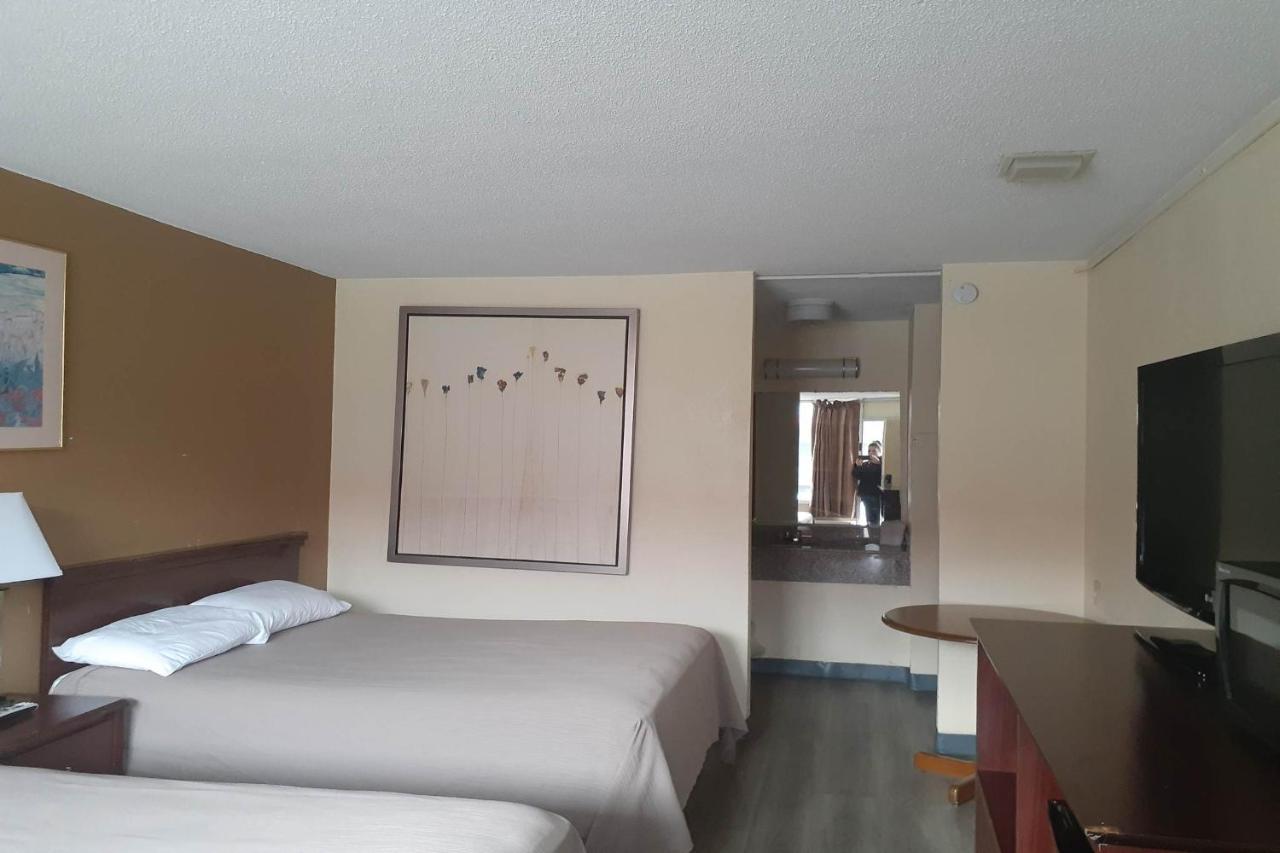 | Holiday Lodge Virginia