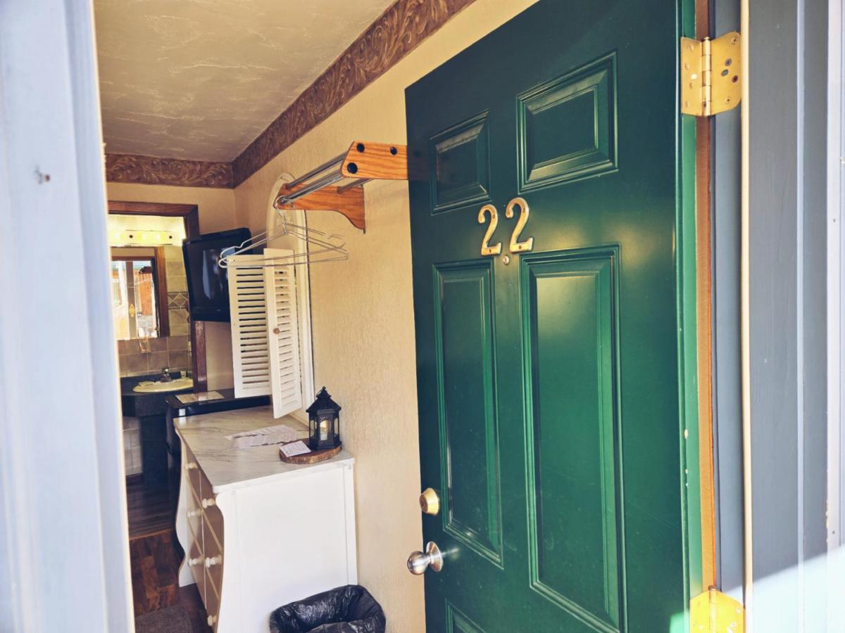  | Cedar Wood Inn
