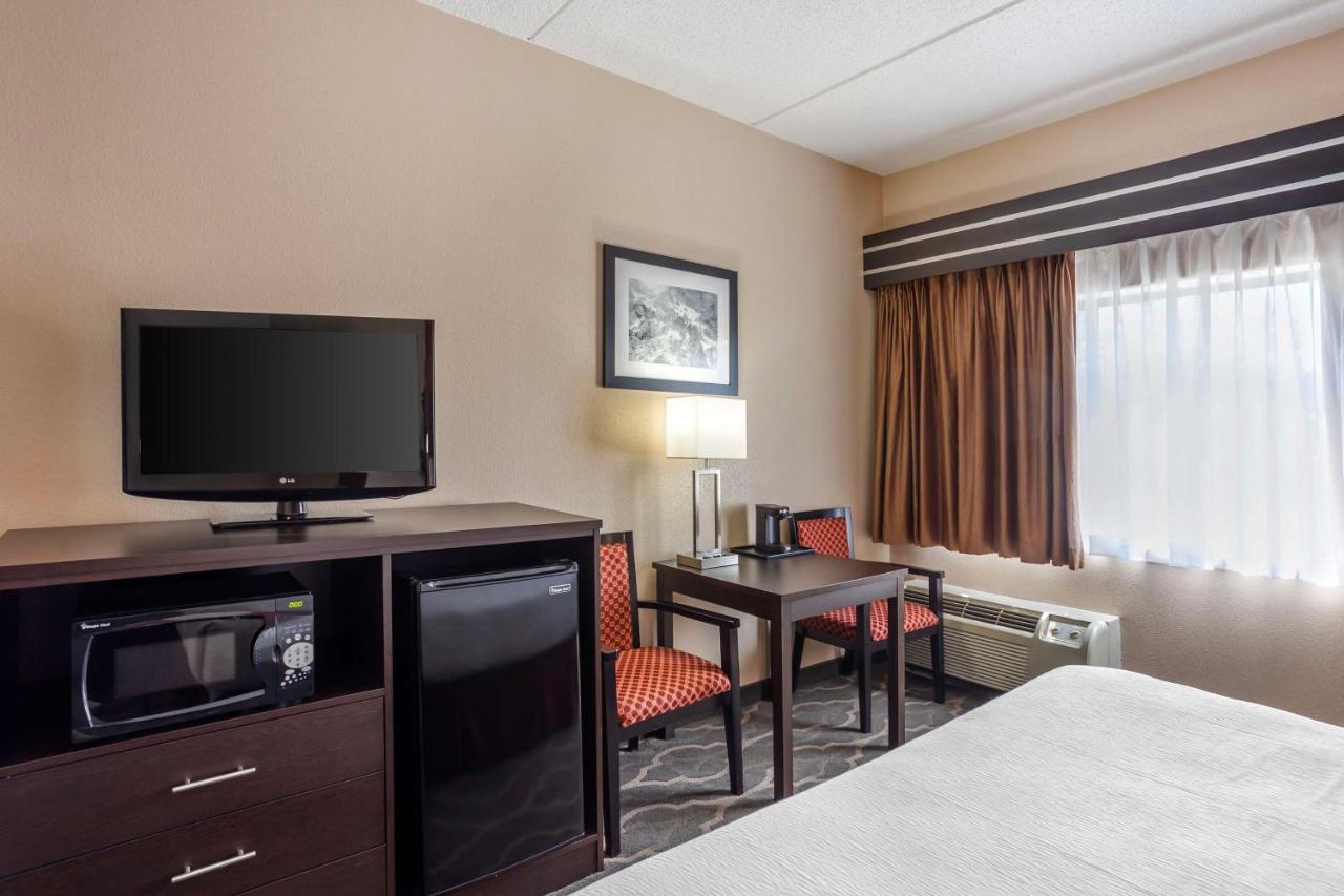 Deluxe King Room at Best Western Inn At Blakeslee-pocono