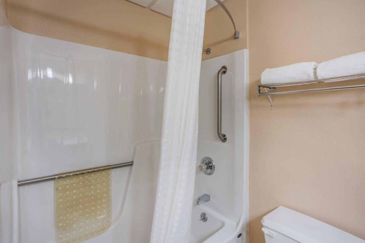 Deluxe Double Room with Two Double Beds at Best Western Inn At Blakeslee-pocono