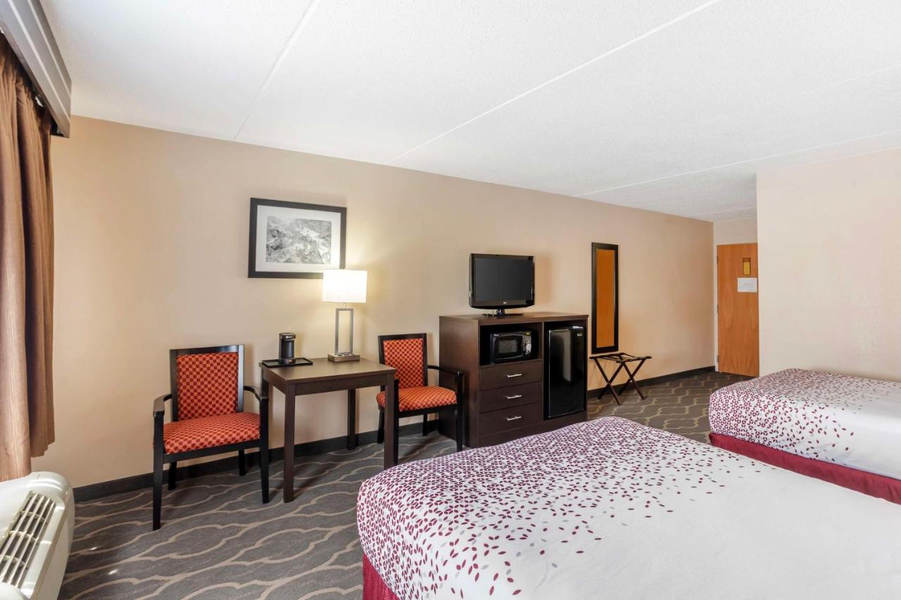 Deluxe Double Room with Two Double Beds at Best Western Inn At Blakeslee-pocono