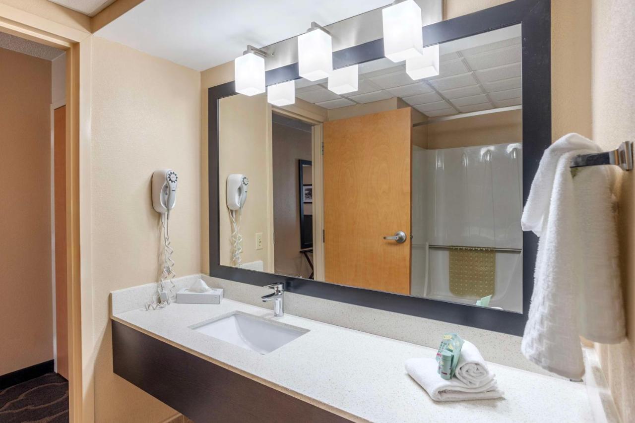 Deluxe Double Room with Two Double Beds at Best Western Inn At Blakeslee-pocono