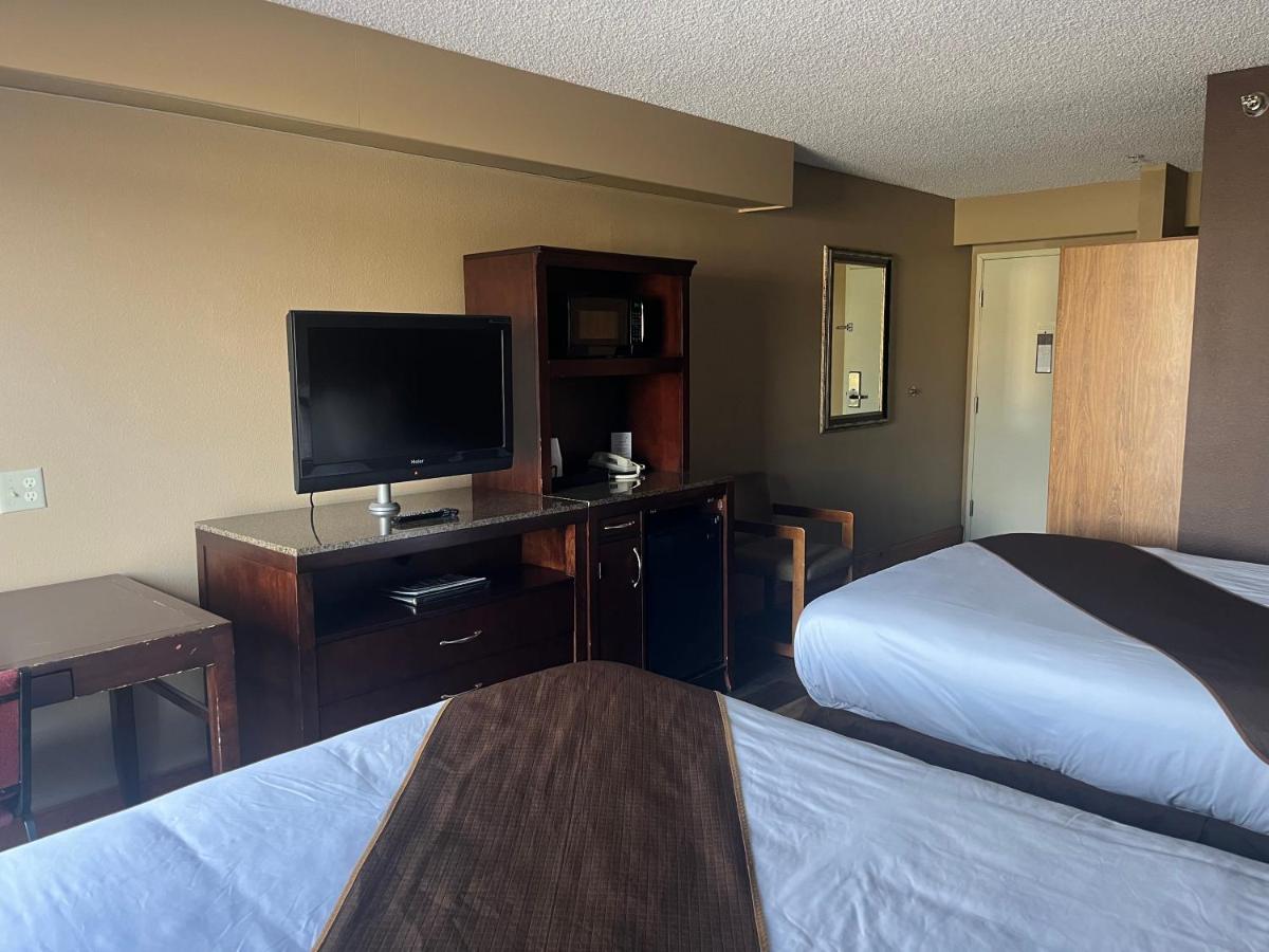 Queen Room with Two Queen Beds at Americas Best Value Inn Kalispell