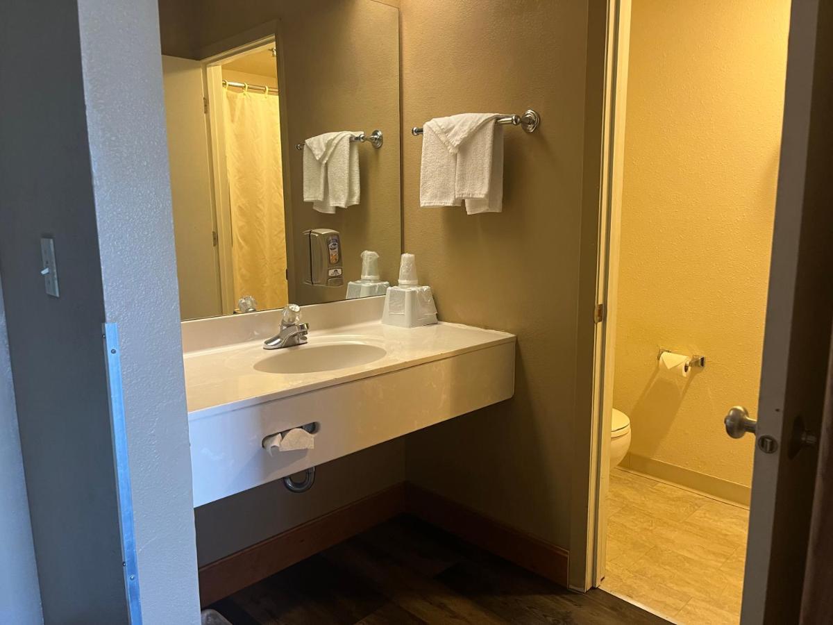 Queen Room with Two Queen Beds at Americas Best Value Inn Kalispell