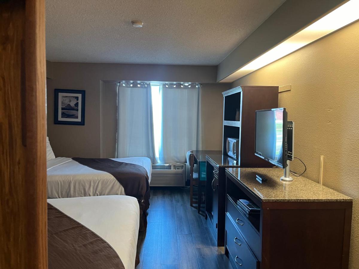Two Queen Beds Suite Non-Smoking at Americas Best Value Inn Kalispell