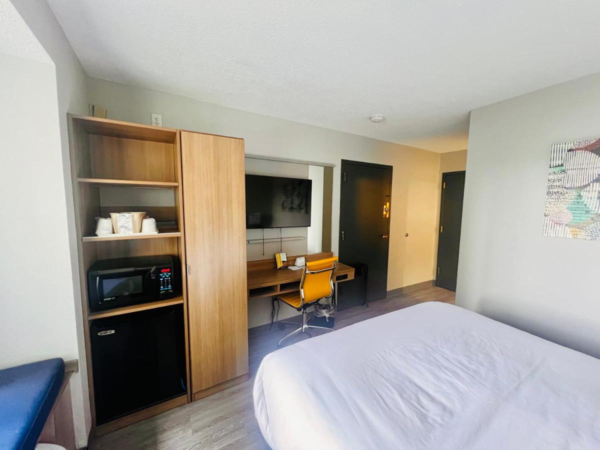 Queen Room - Disability Access - Non-Smoking at Microtel Inn by Wyndham Lexington