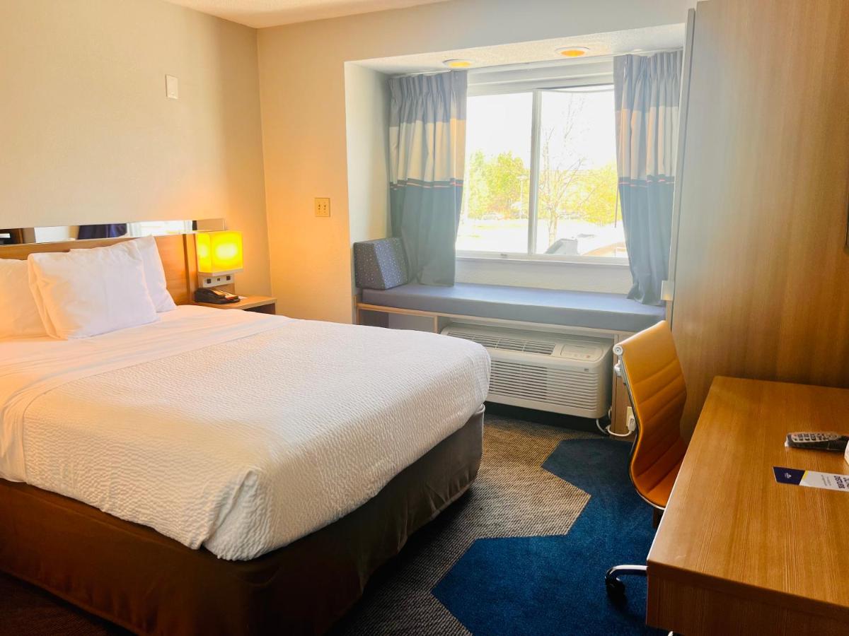 Queen Room - Disability Access - Non-Smoking at Microtel Inn by Wyndham Lexington