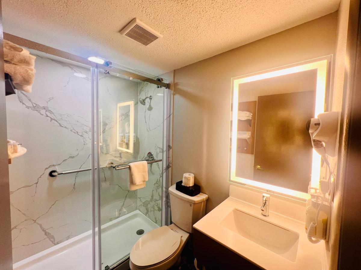 Queen Room - Non-Smoking at Microtel Inn by Wyndham Lexington