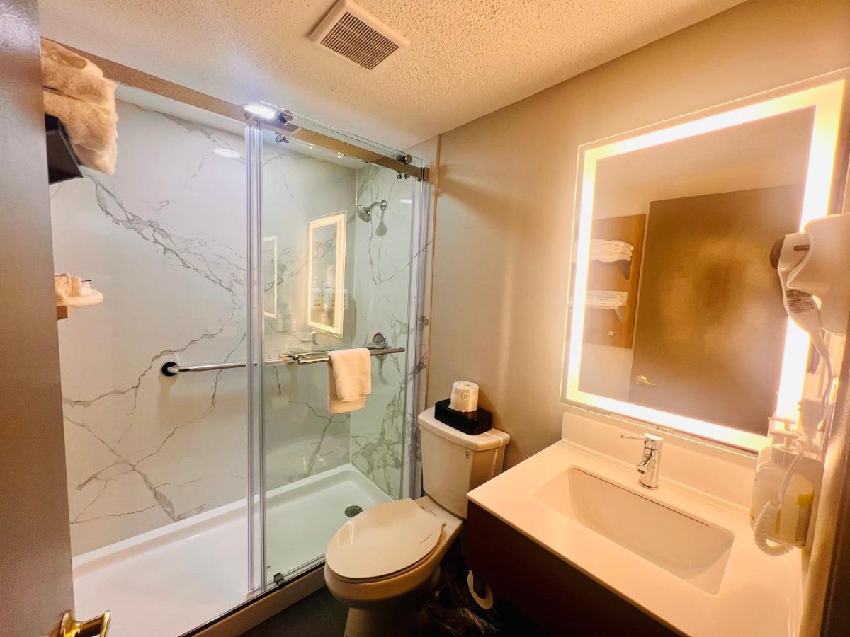 Queen Room - Non-Smoking at Microtel Inn by Wyndham Lexington