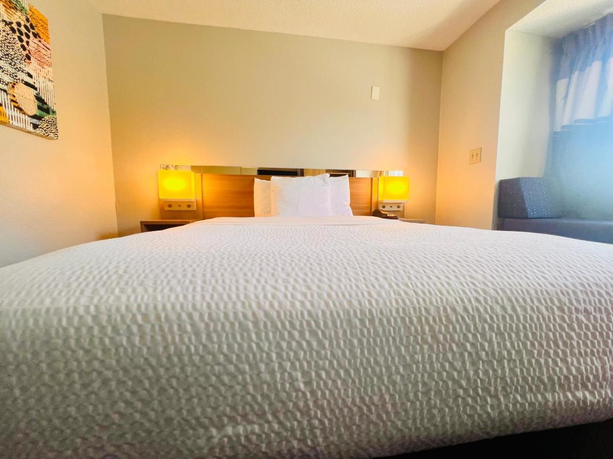 Queen Room - Disability Access - Non-Smoking at Microtel Inn by Wyndham Lexington