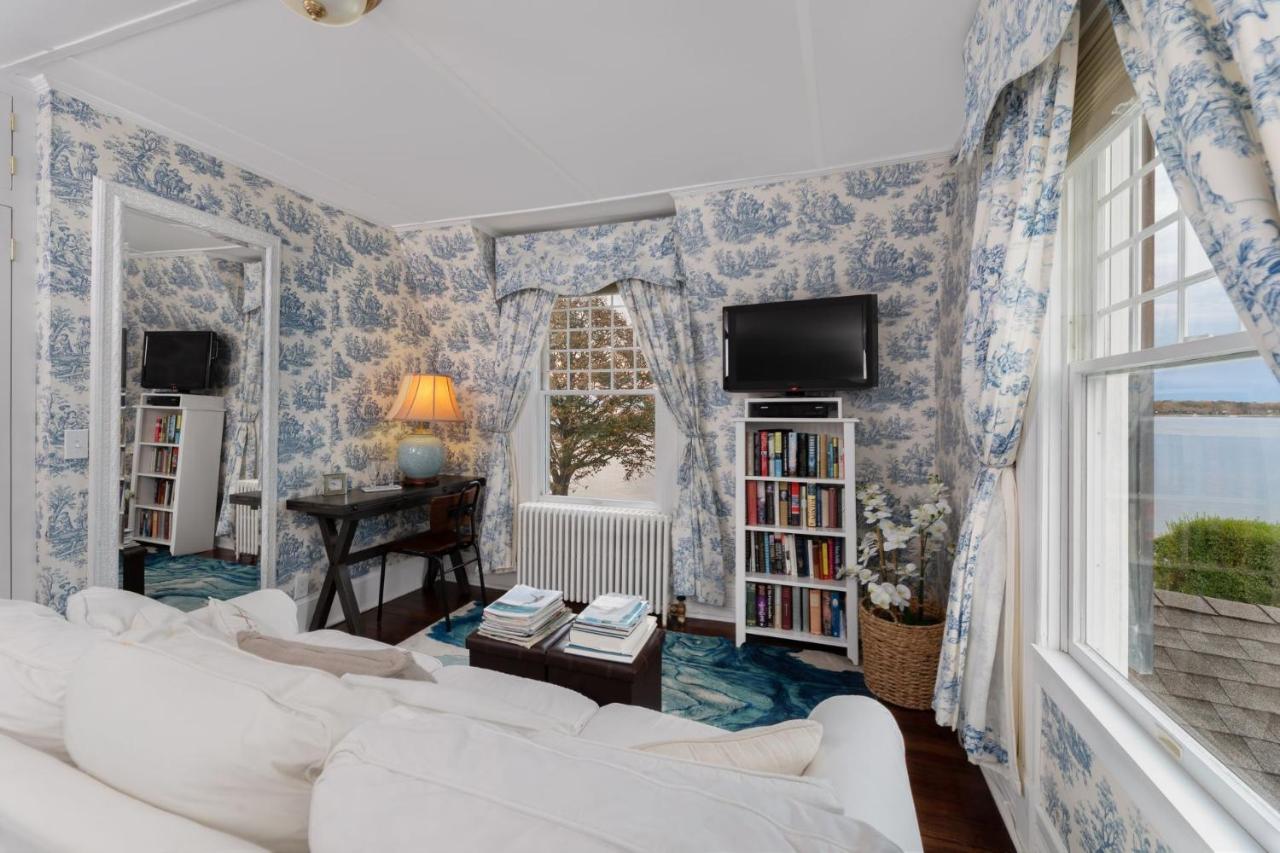 | Harbor Knoll Bed and Breakfast