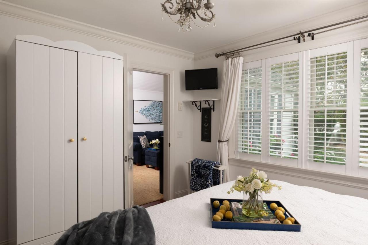 | Harbor Knoll Bed and Breakfast